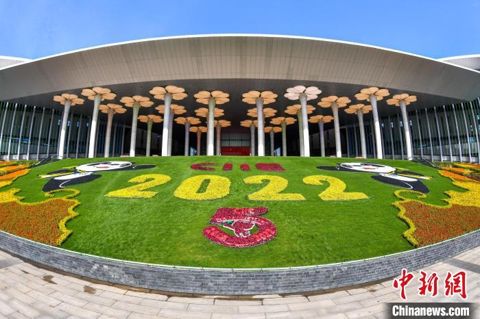 第五屆進博會場館景觀裝飾全面定妝。　陳夢澤 攝